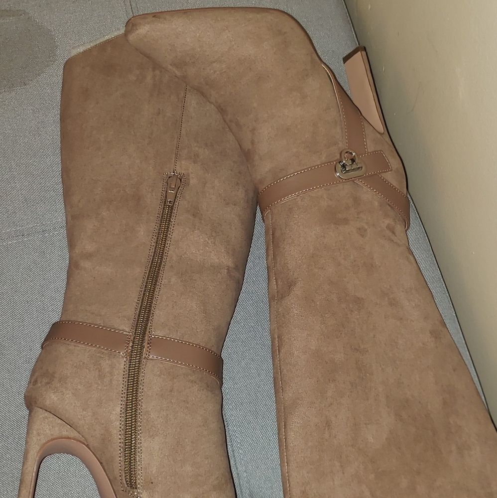 Heeled calf boot - Picture 3 of 4